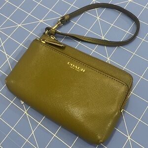 🦁Coach Dark Olive Khaki Green Corner Zip Wristlet Wallet Crossgrain Leather